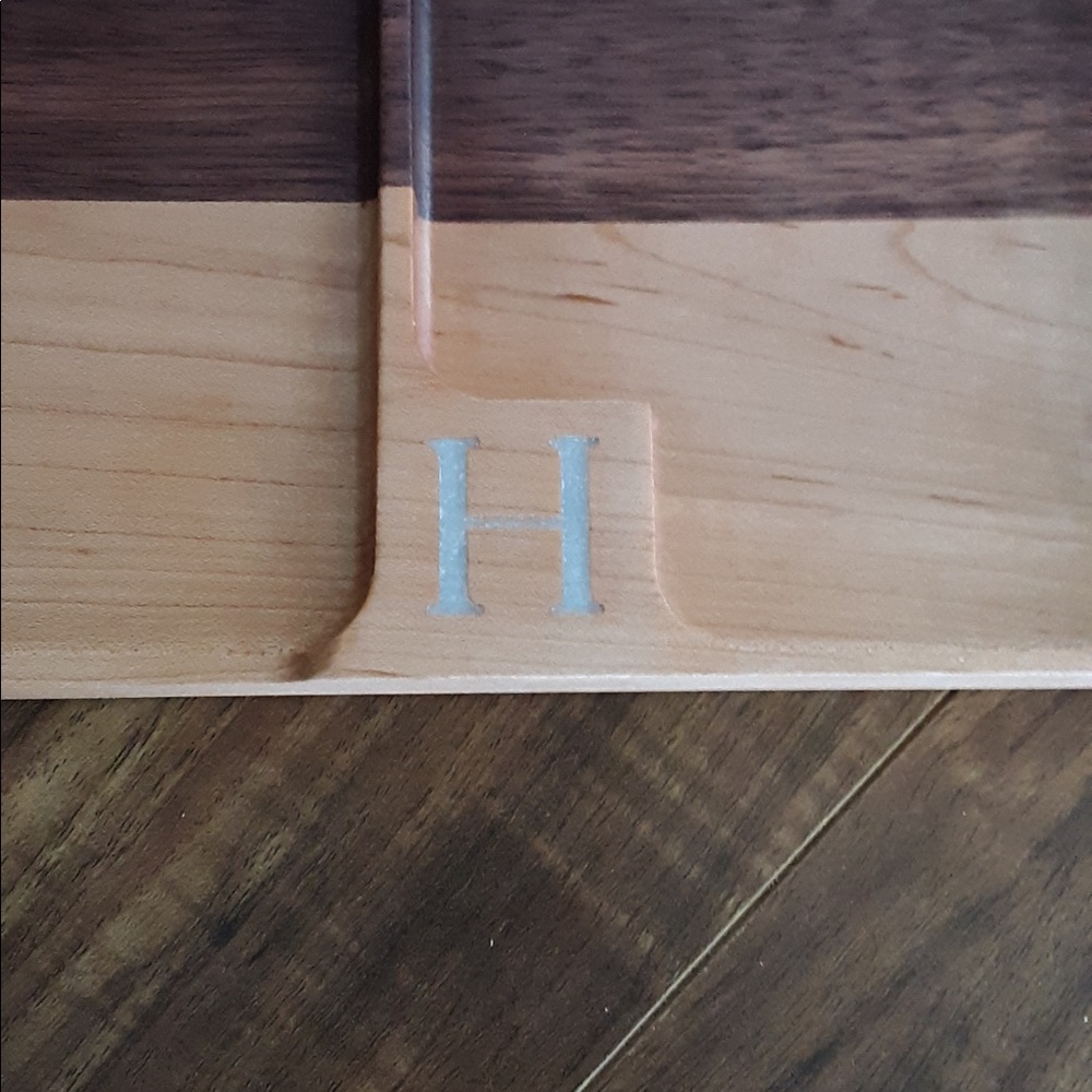 New!!!! Custom made tray with wireless charger - Picture 3 of 4